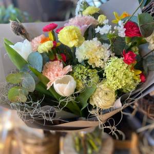 Букет с нарциссами "Фантазия"