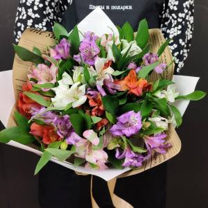 Букет с альстромерией "Ласка"