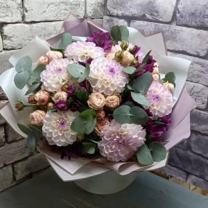 Букет с георгинами "Гармония"