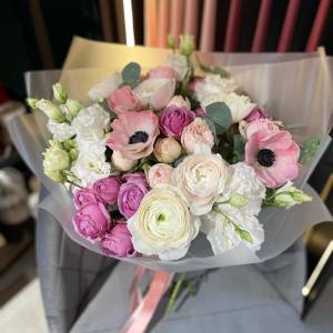 Букет с анемонами "Нежный"