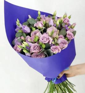 Букет из роз и эустом "Сиреневая дымка"