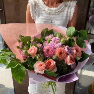 Букет с георгинами "Мечта"