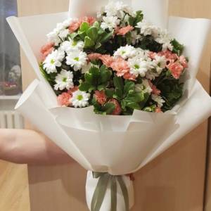 Букет Сборный из хризантем и диантуса