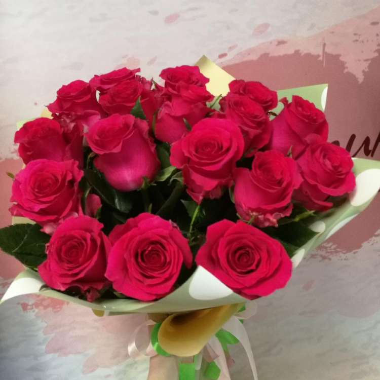 Букет розовых роз 17 шт Букет розовых роз 17 шт
