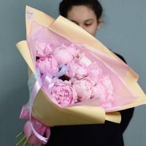 Букет из 11 пионов