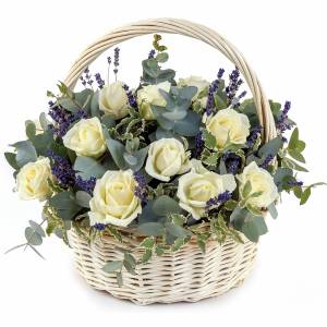 Букет из 17 роз в корзине