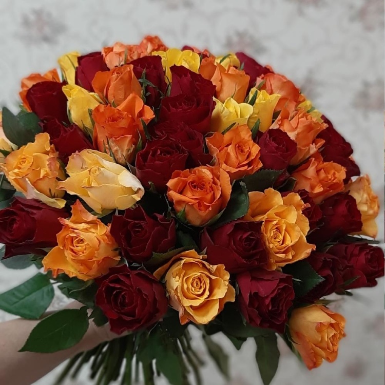 Моно букет из 55 кенийских роз