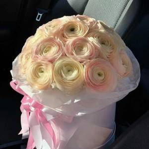 Ранункулюсы в коробочке